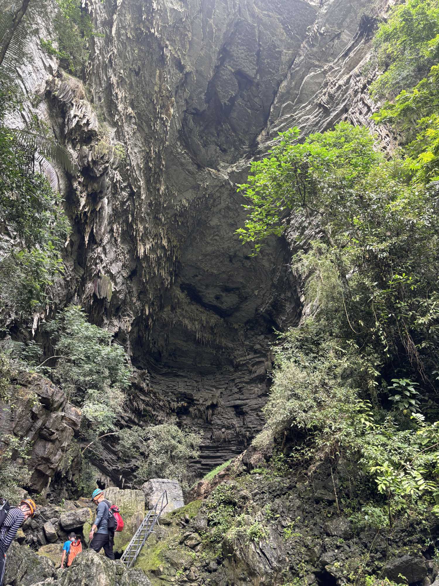 Hang Tien Cave